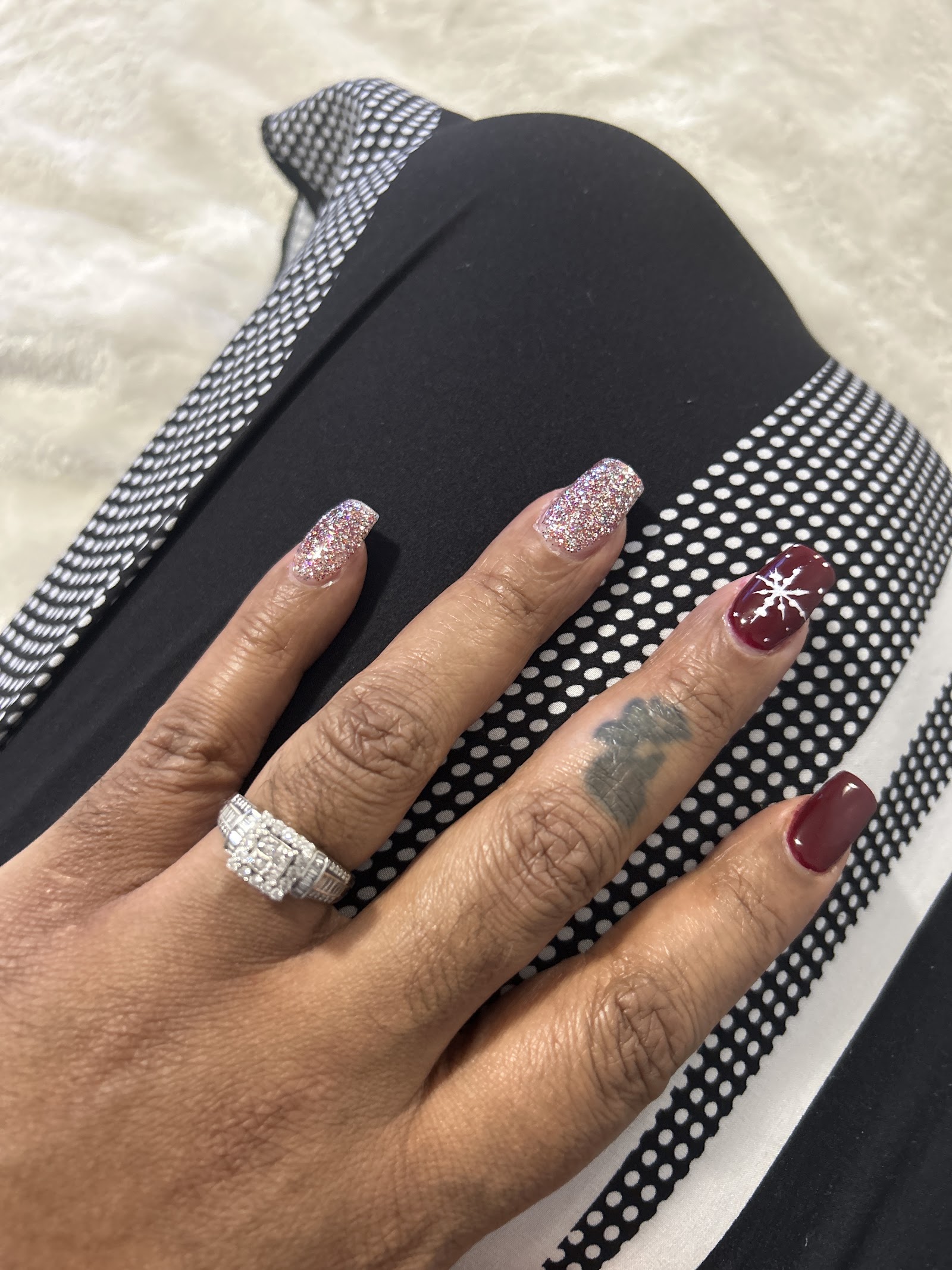 LUXE Nails & Spa logo